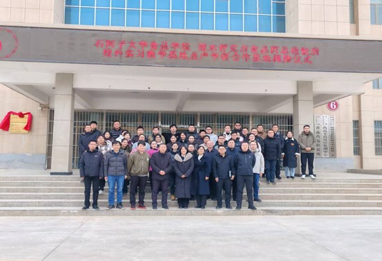 校地合作开新篇：公司与图木舒克...